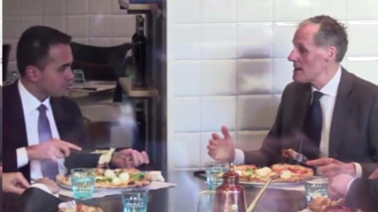 Coronavirus, la pizza della pace tra Di Maio e l'ambasciatore francese Masset