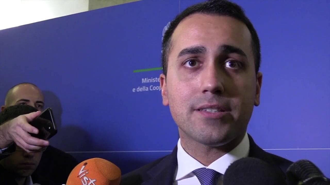Coronavirus, Di Maio: "Ho invitato l'ambasciatore francese a mangiare una pizza italiana"
