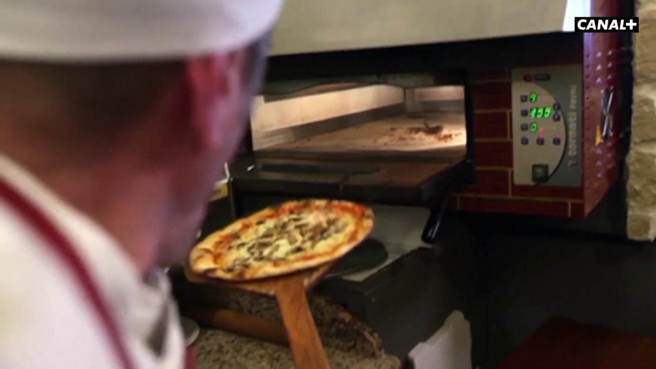 Coronavirus, il video satirico francese sulla pizza italiana "Corona"