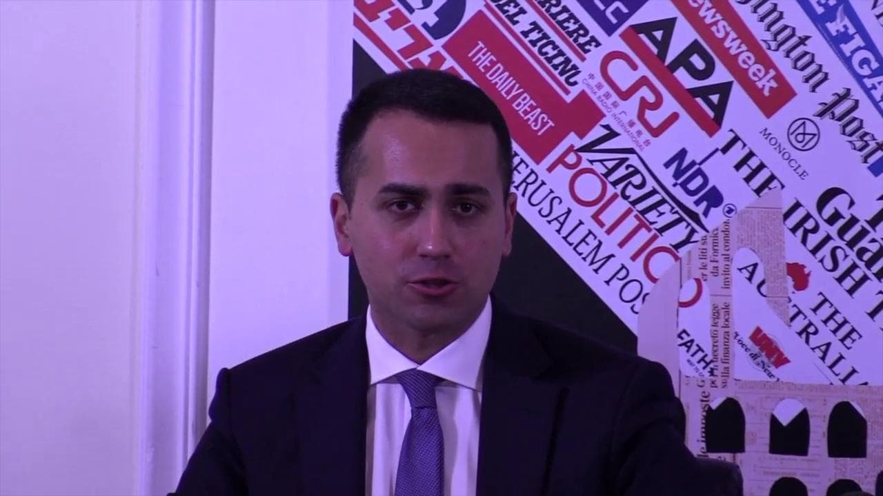 Coronavirus, Ippolito (Spallanzani): "Non serve corsa alle mascherine". Di Maio: "Colpiremo speculazioni"