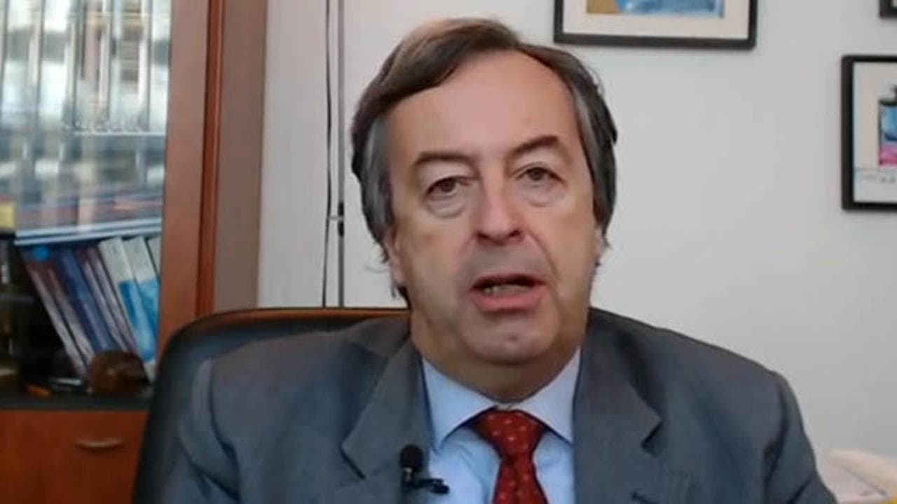 Coronavirus, Burioni: "Solo due focolai, ottima notizia. Tutti d'accordo su limitare contagio. Un rischio i pochi posti in rianimazione"