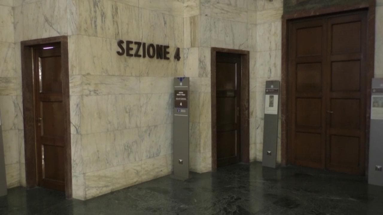Coronavirus, troppa gente in aula per il Ruby ter: processo rinviato