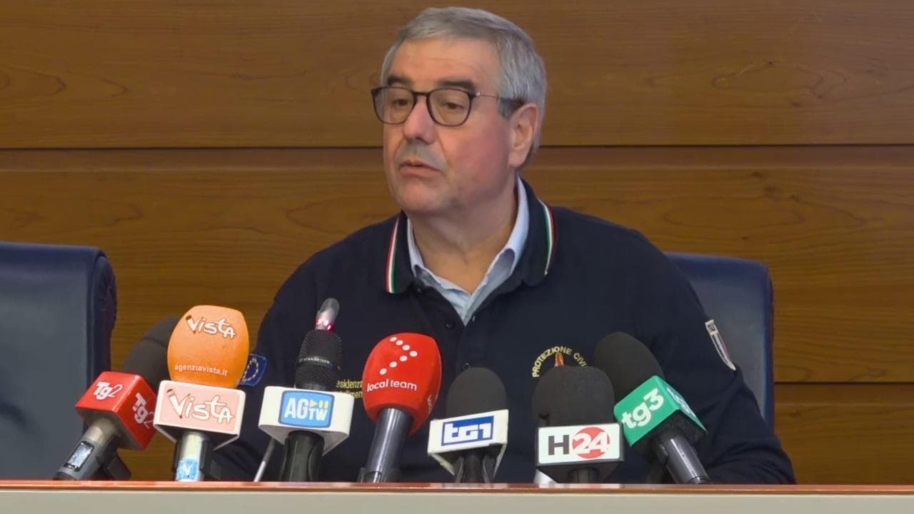 Coronavirus, Borrelli: "Nessun problema di strutture per i ricoveri, pronti a utilizzare anche alberghi"