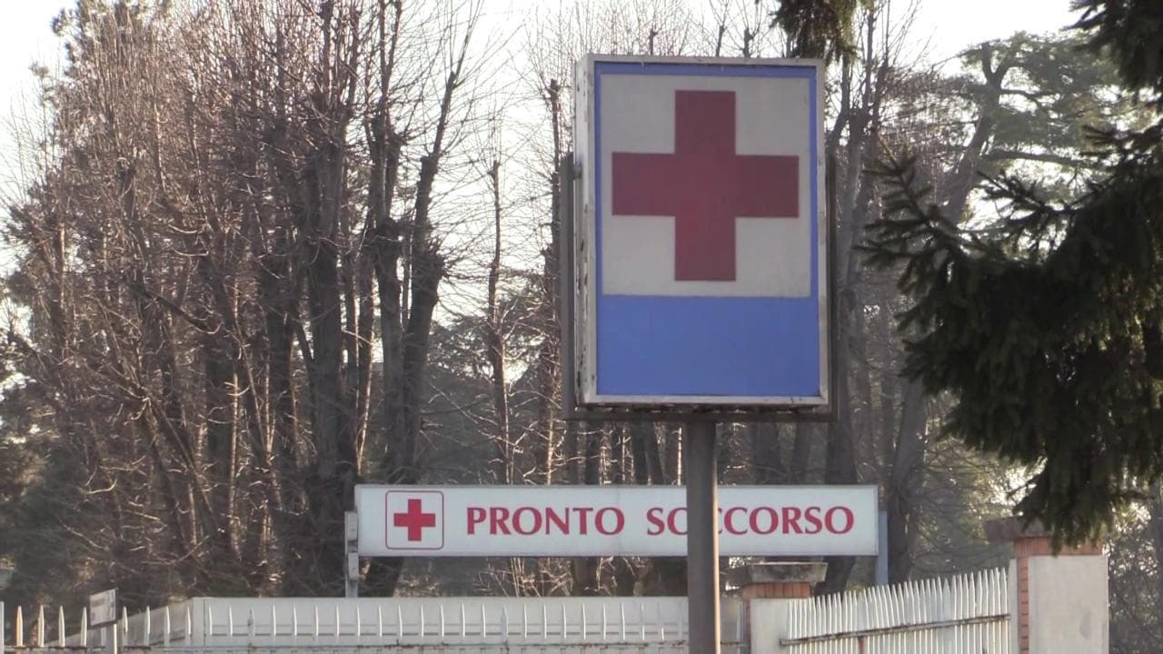 Coronavirus, ospedale di Codogno: "Hanno tutti la mascherina, non fanno più entrare"