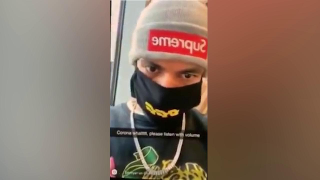 L'ironia di cattivo gusto del calciatore Dele Alli, preoccupato di un uomo asiatico in aeroporto