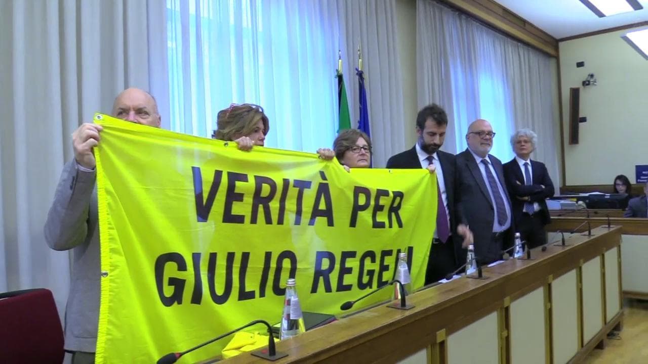Caso Regeni, i genitori di Giulio: "Troppe zone grigie anche nella politica italiana, governo richiami ambasciatore italiano in Egitto"