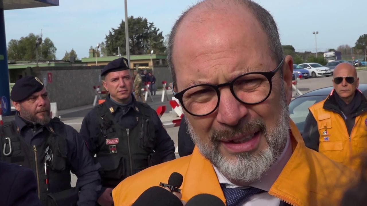 Coronavirus, Capo Unità di Crisi della Farnesina sugli italiani tornati da Wuhan: "Stanchi ma stanno bene"