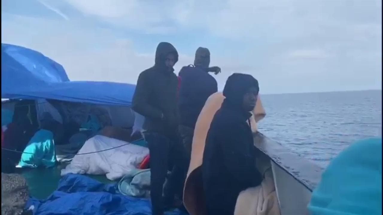 Migranti, assegnato porto a nave Open Arms con 363 persone a bordo: va a Pozzallo