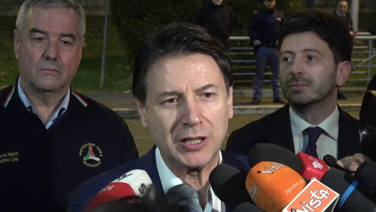 Coronavirus, Conte nomina Borrelli commissario all'emergenza virus: "Italiani conducano una vita normale"