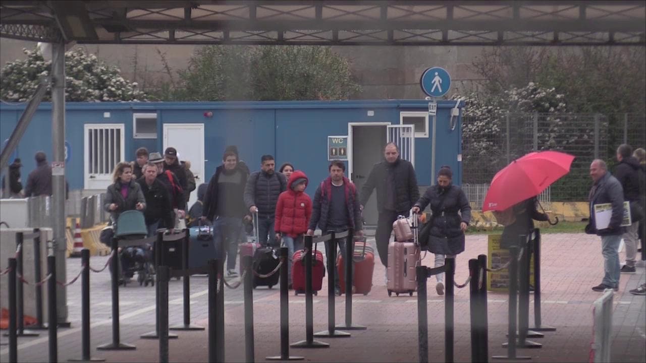 Coronavirus, lo sbarco dei turisti a Civitavecchia: "Paura e tensione a bordo, ora un sospiro di sollievo"