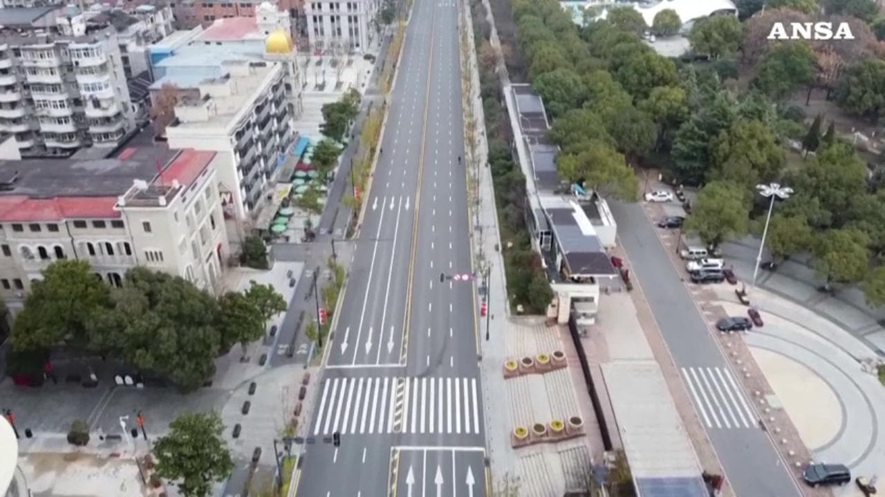 Il volo del drone su Wuhan, la città fantasma dove tutto è fermo