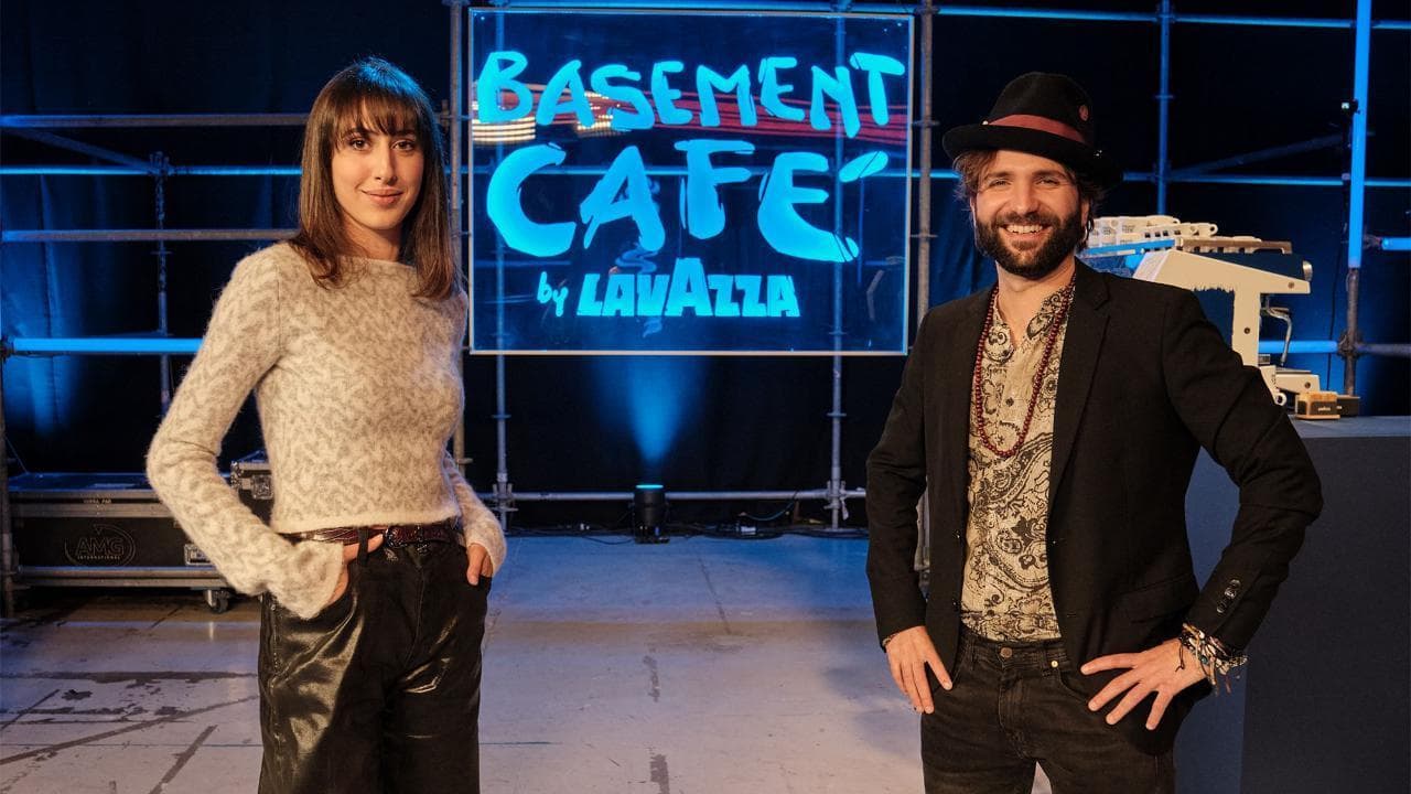 Basement Café 5 - Comunicare la scienza ai giovani e raccontare la guerra: Cecilia Sala dialoga con Barbascura X