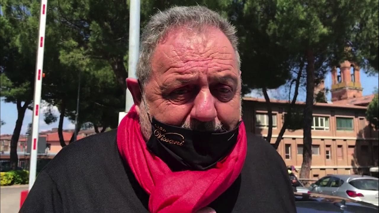 Perugia, Vissani protesta sotto casa Draghi: “Riaprite i ristoranti, troppo freddo per mangiare fuori”