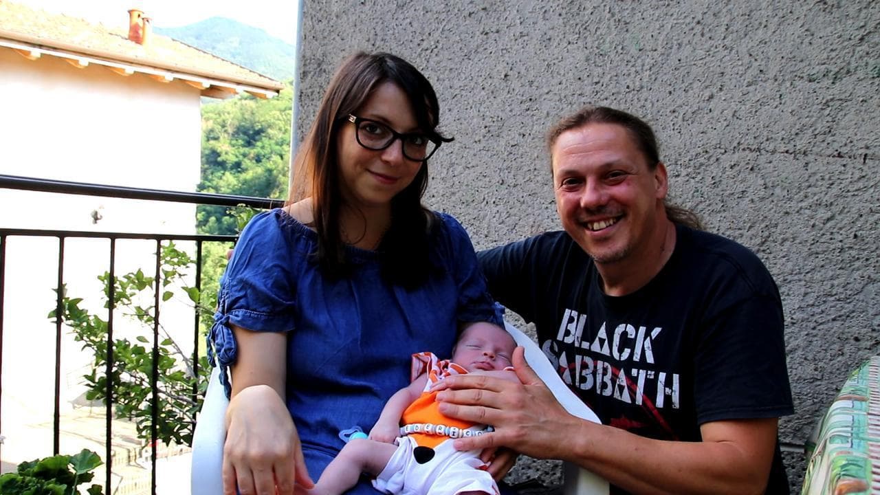 Il paese di 10 abitanti ora ha un bimbo in più