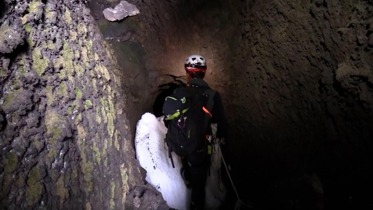 Viaggio nel cuore di ghiaccio dell'Etna