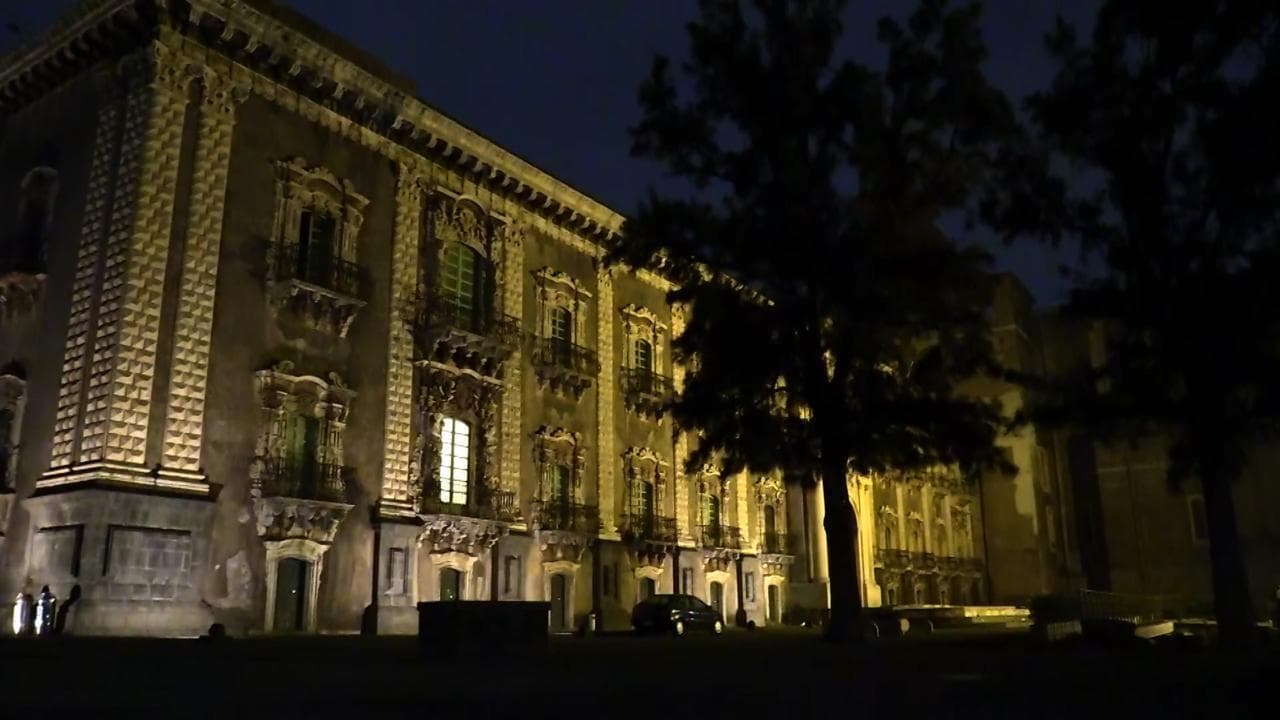 Una notte in giallo nei corridoi del monastero