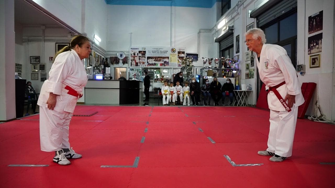 Un tatami come salotto per la famiglia karate