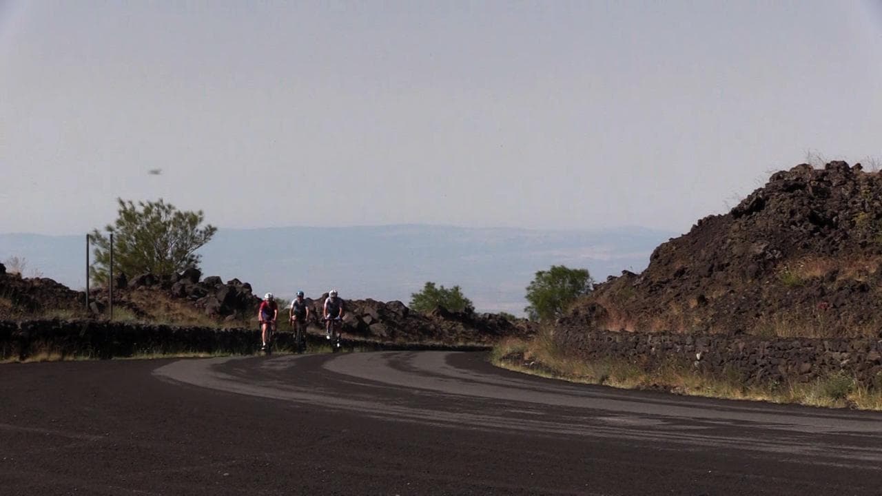 In bici sul vulcano, i ciclisti scoprono l'Etna