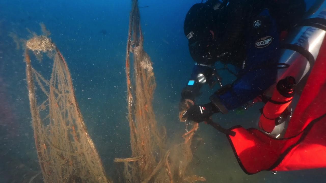 Gli spazzini del mare, in barca con il Wwf