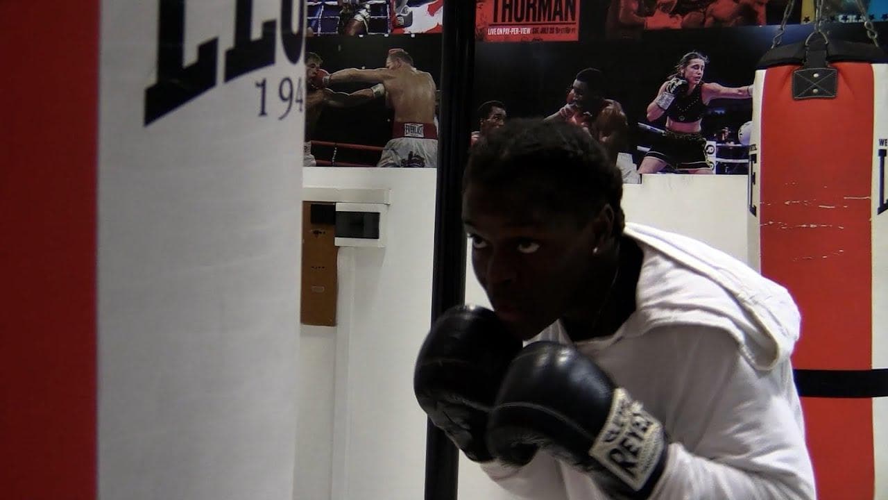Dal camice ai guantoni: l'infermiera vince sul ring