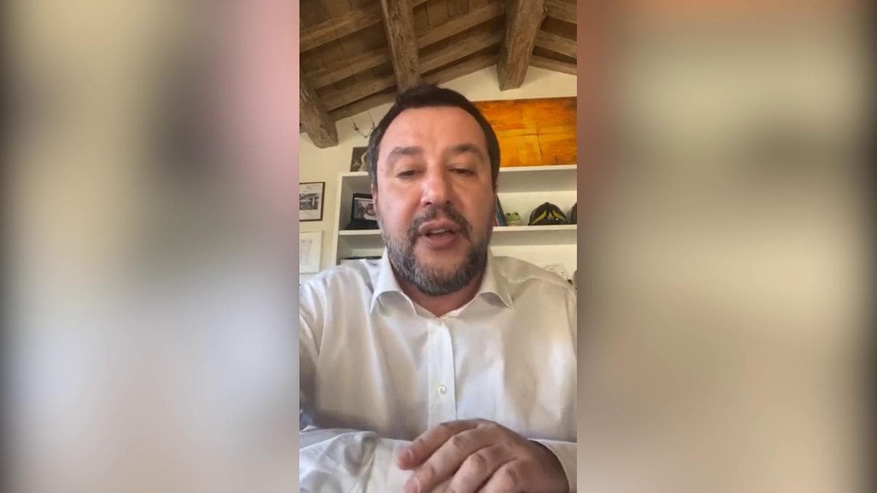 Coronavirus, Salvini: "Mi autodenuncio: a Natale esco e pranzo con i clochard"
