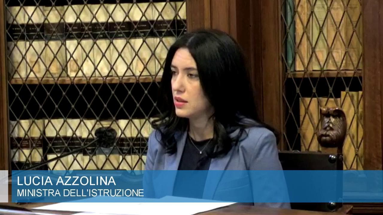 Coronavirus, Azzolina: "Non possiamo mettere il futuro degli studenti tra parentesi"