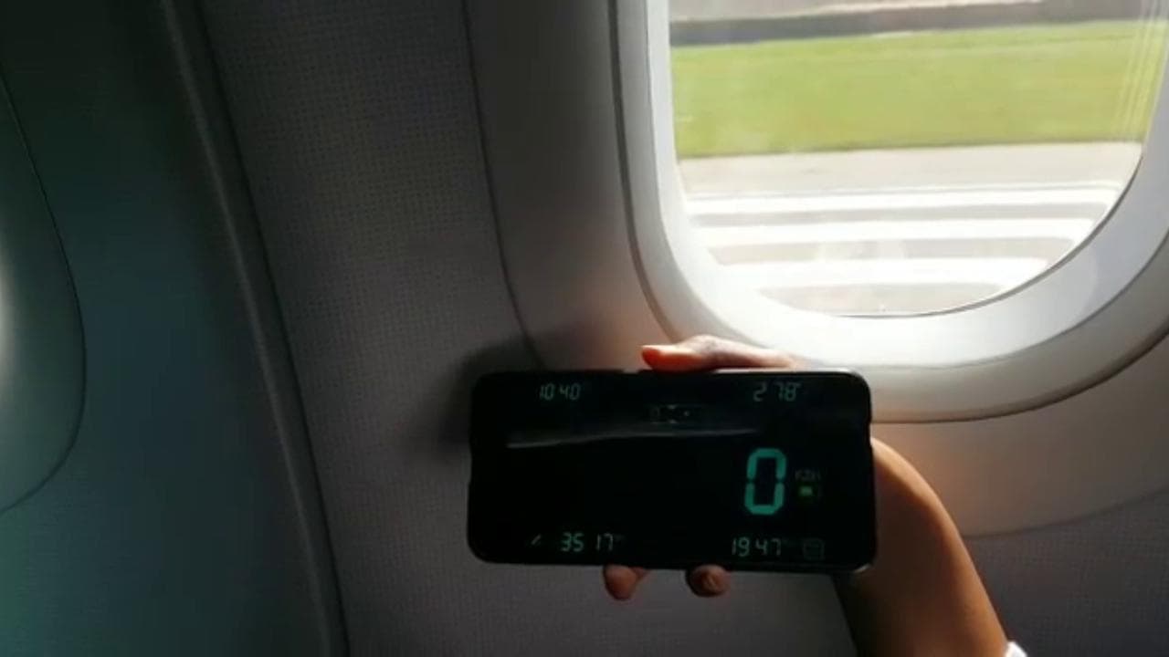 Ecco come cambia la velocità di un aereo al decollo, il test di un passeggero