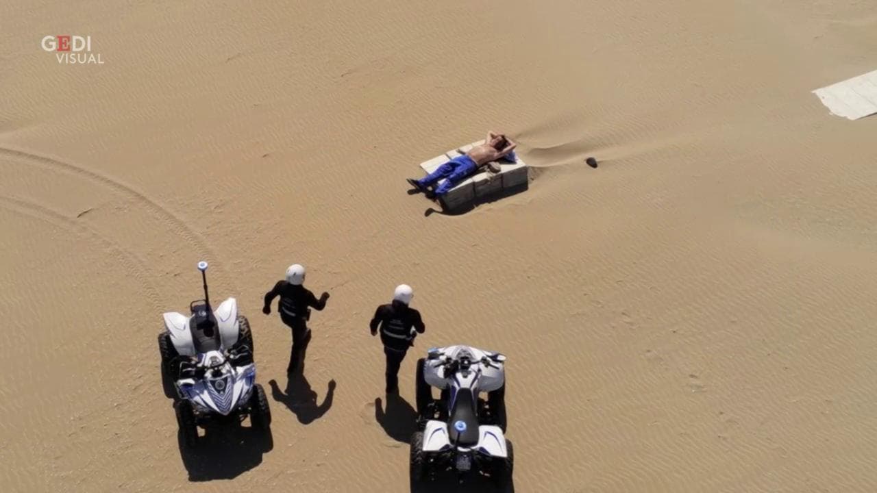 Coronavirus, a Rimini la foto simbolo della quarantena: l'immagine dal drone incanta e scatena polemiche