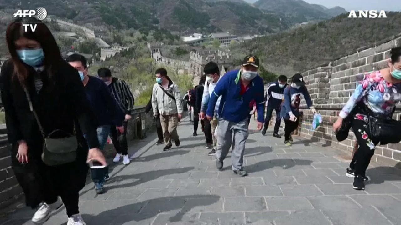 Coronavirus, la scenica riapertura della Grande Muraglia cinese