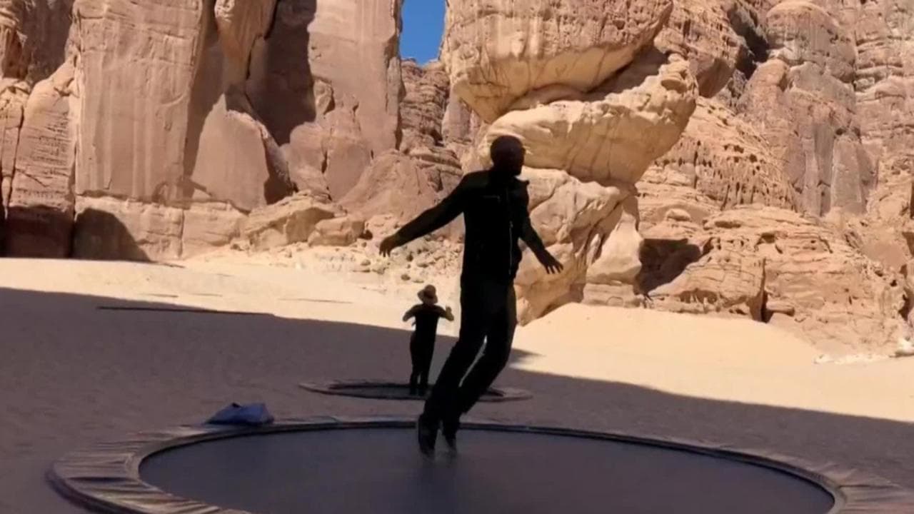 Non è un miraggio: nel deserto dell'Arabia Saudita un museo di arte contemporanea a cielo aperto