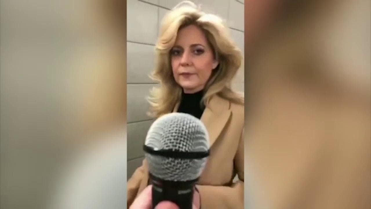 Doveva essere vittima di uno scherzo, ma canta 'Shallow' di Lady Gaga e fa impazzire i social