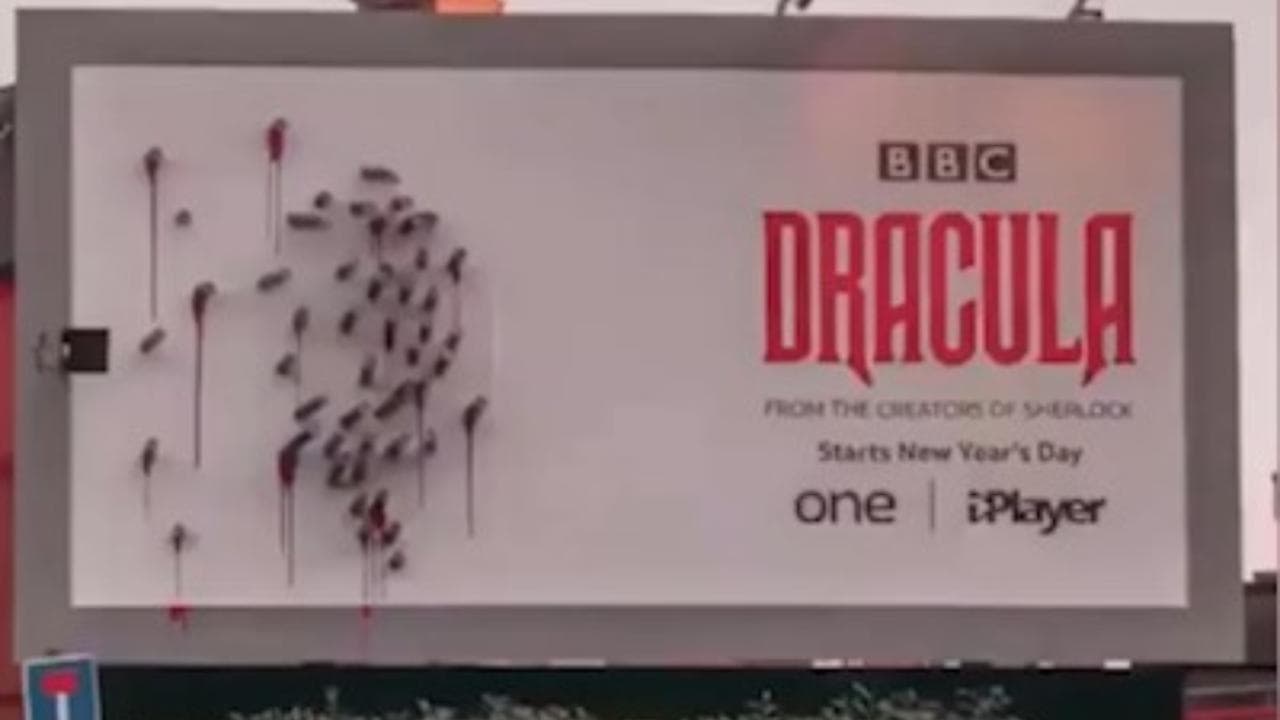 Il cartellone pubblicitario della serie tv "Dracula" è geniale, ecco cosa succede di notte