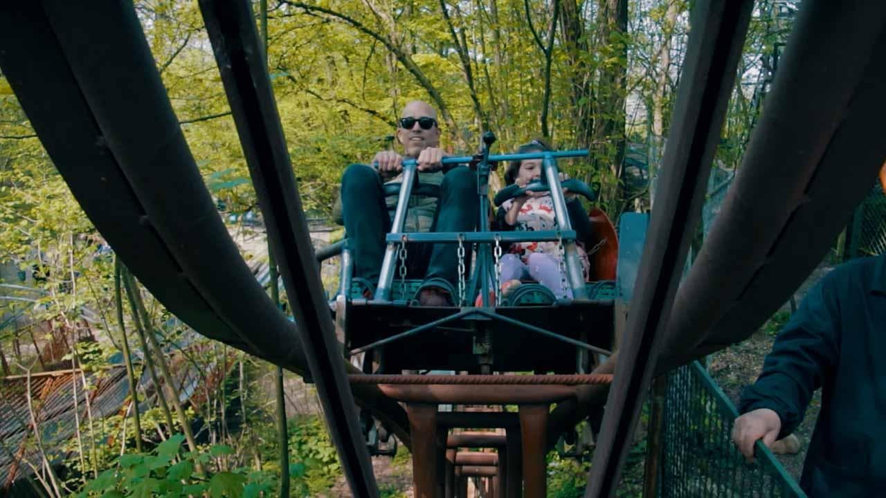 C'è un luna park dove anche le montagne russe vanno senza elettricità: dentro il sogno di Bruno Ferrin