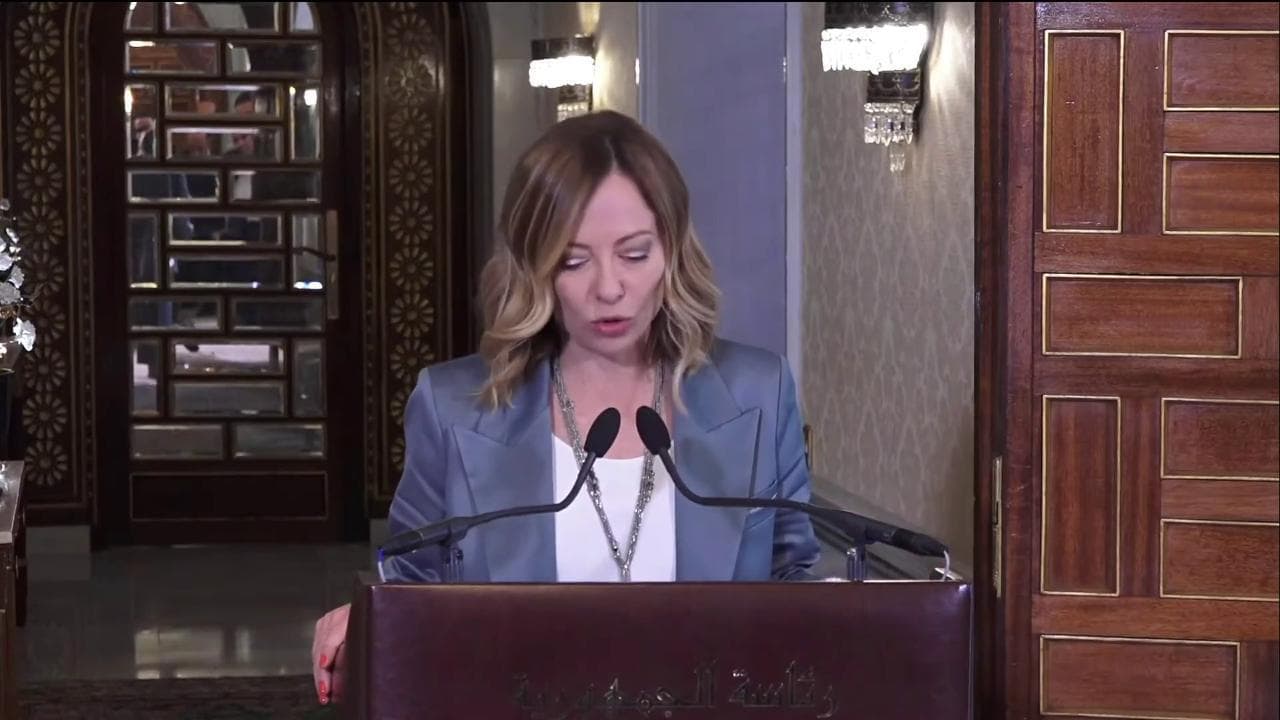 Meloni a Tunisi, ancora una conferenza stampa finta