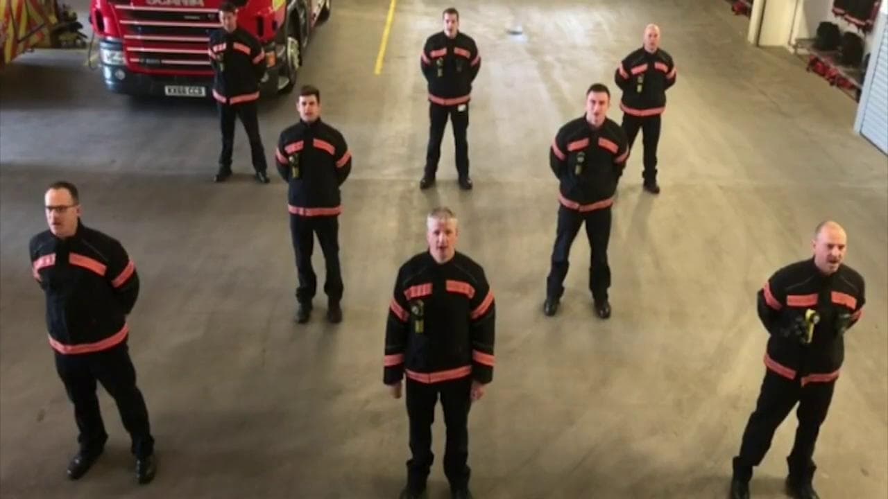 Coronavirus, vigili del fuoco del Regno Unito intonano 'Bella ciao': "Forza fratelli italiani"