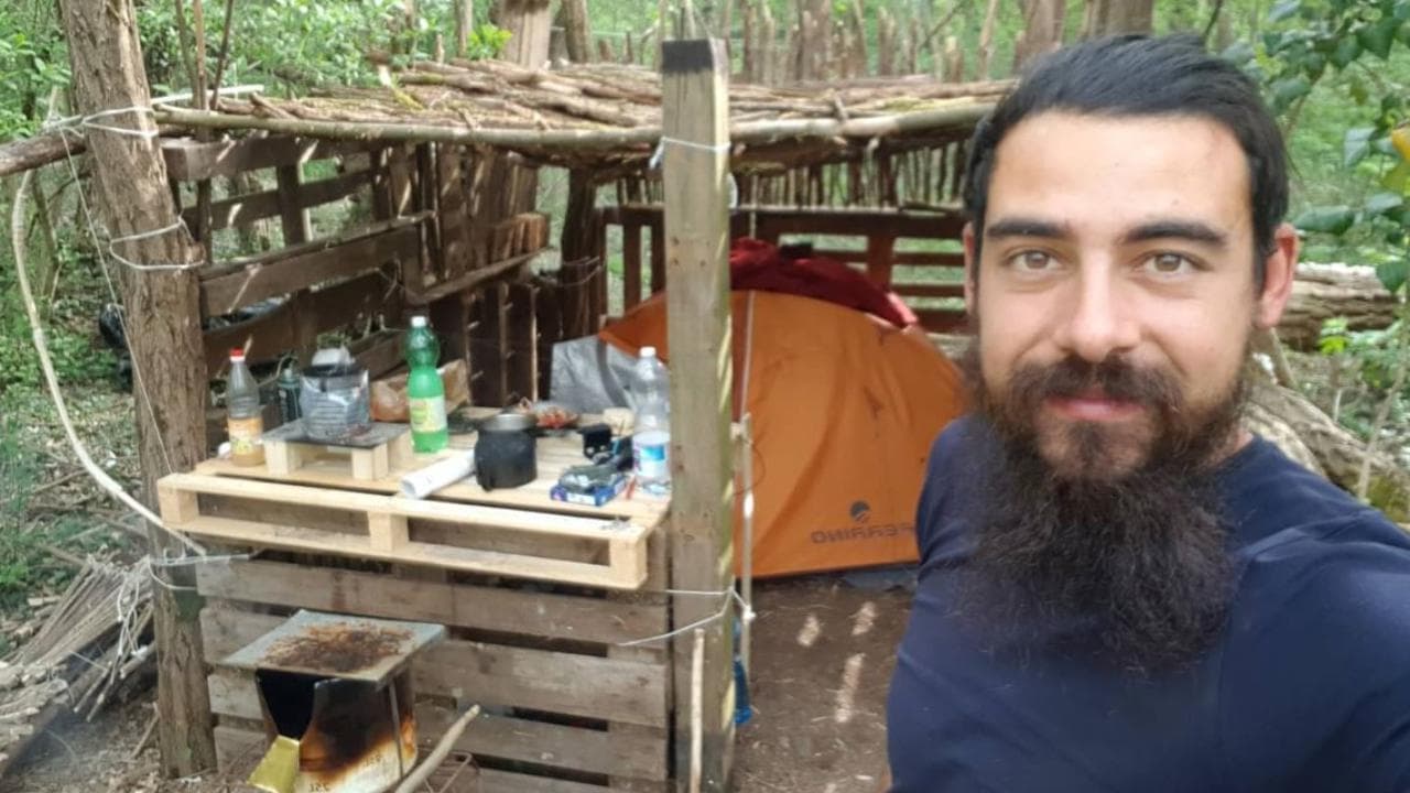 Coronavirus, bloccato dall'epidemia in un bosco: "Il mio viaggio si è trasformato in una 'quarantenda'"