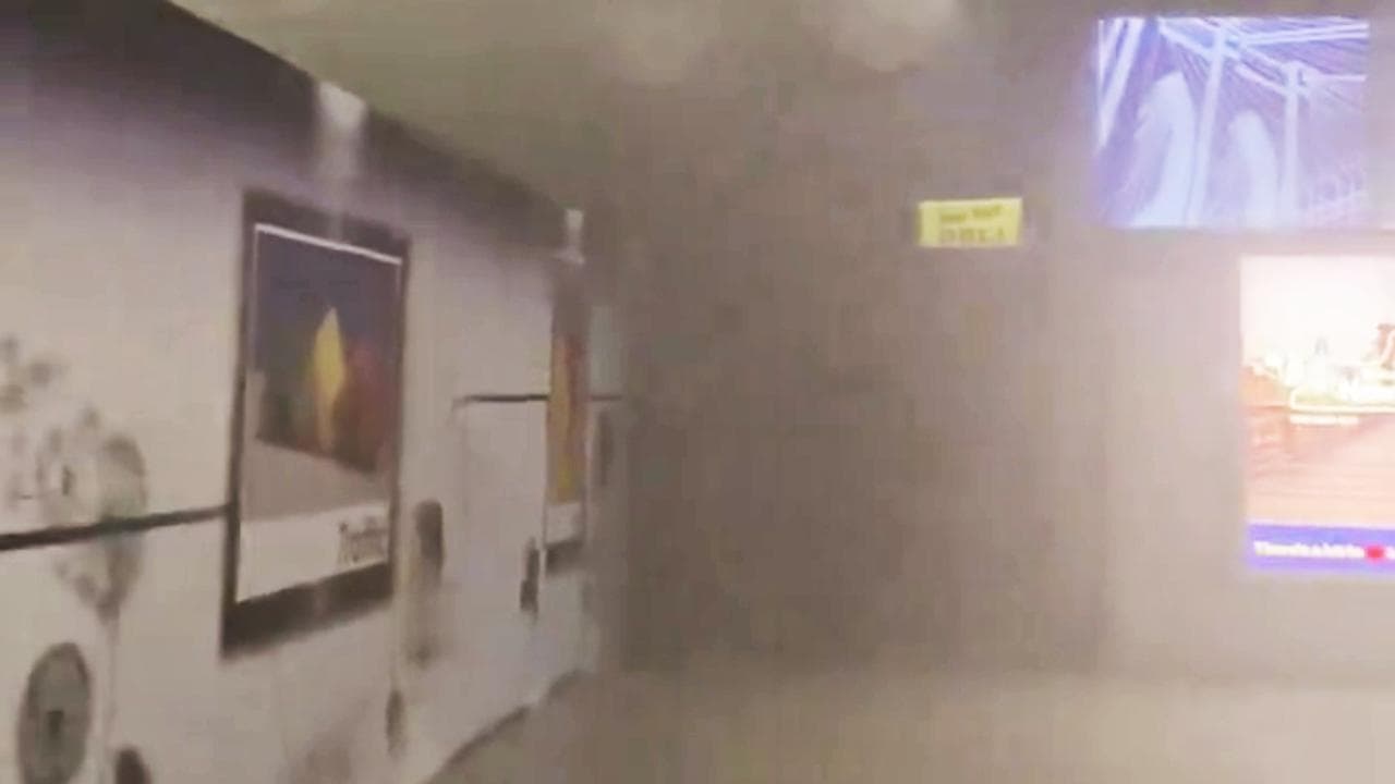 New York, scala mobile prende fuoco all'aeroporto JFK: evacuato il terminal