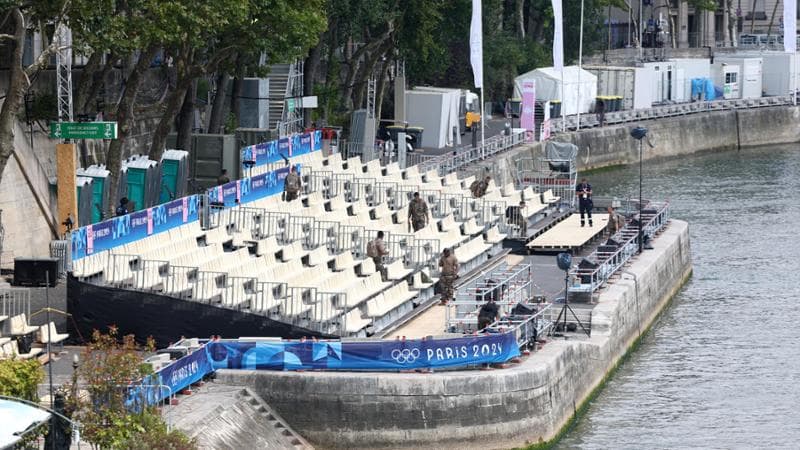 Gli spalti sulla Senna per lo spettacolo di inaugurazione dei Giochi