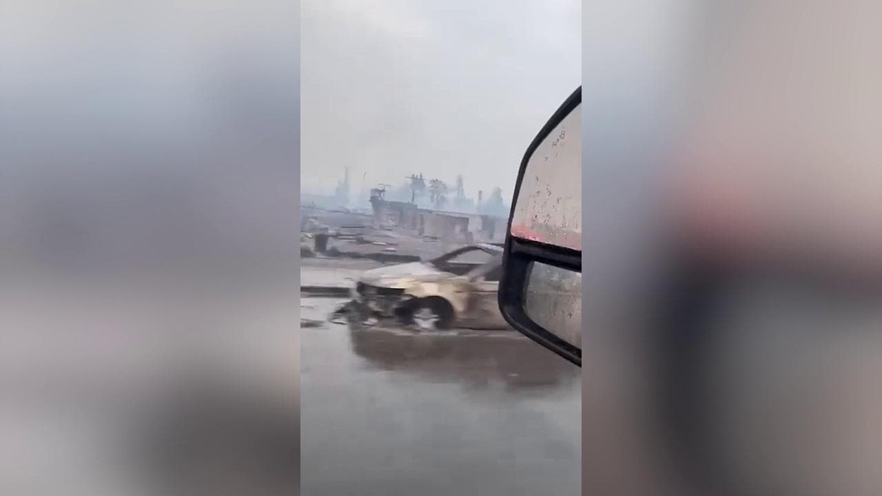 L'incendio che sta devastando la città di Jasper, in Canada