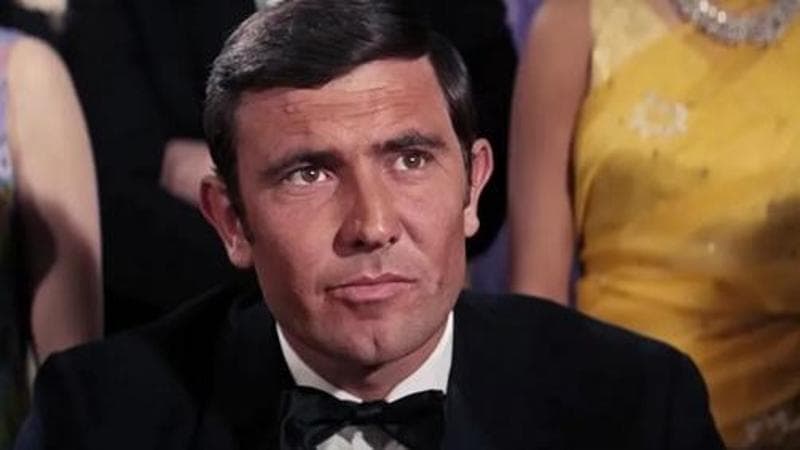George Lazenby, l’erede di Sean Connery in 007, si ritira: “Invecchiare non è divertente”