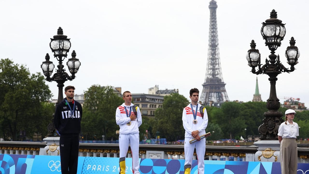 La premiazione di Filippo Ganna, il primo a sinistra