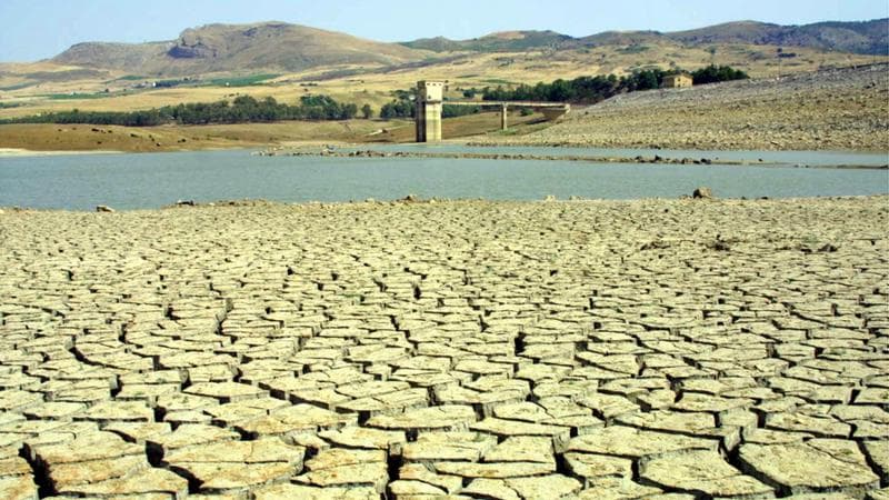 Acqua, per l’Italia assetata zero progetti in trent’anni. Così va perso un litro su 4