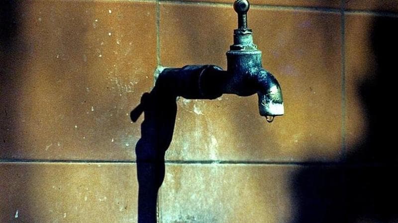 Siccità, impianti antiquati e grandi incompiute: un Paese senz’acqua per la mala gestione
