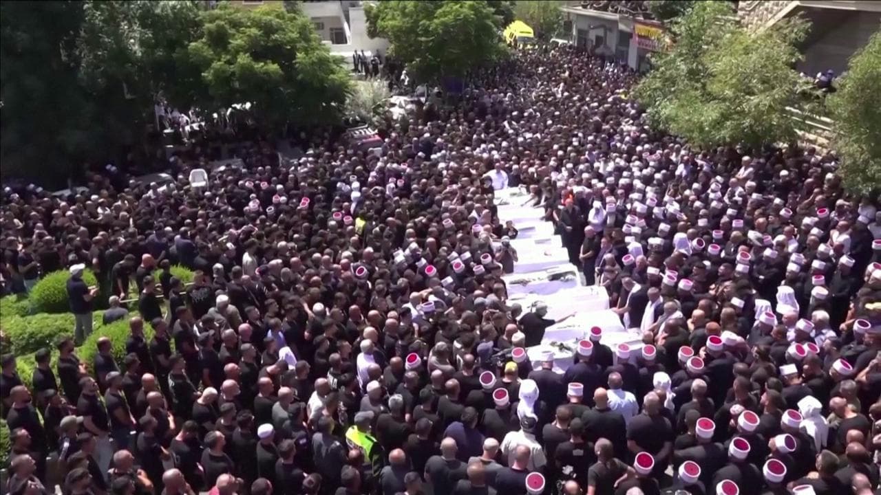 Il funerale druso dei bambini uccisi nell'attacco nel Golan