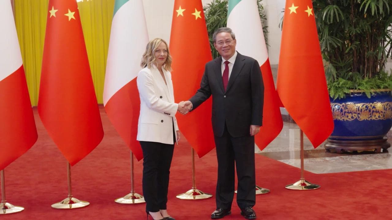 Meloni a Pechino, il picchetto d'onore e l'incontro col primo ministro Li Qiang
