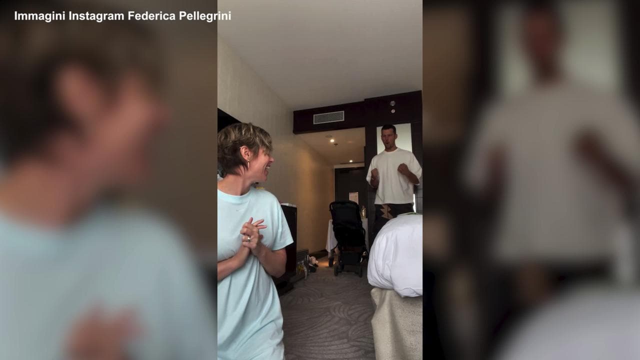 Il "lieto annuncio" di Pellegrini al marito: "Mi servono le scarpe da ballo...". E lui rilancia ironico