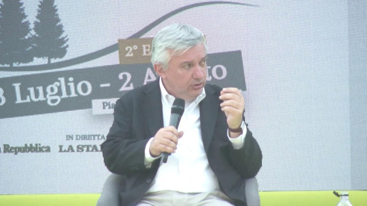 #PiazzAsiago - Da vicino nessuno è normale