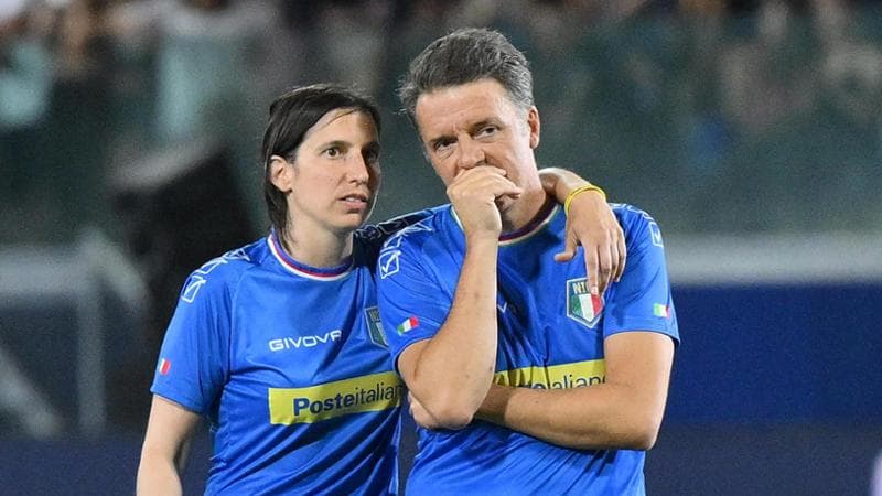 Matteo Renzi con Elly Schlein alla partita del cuore dell'Aquila