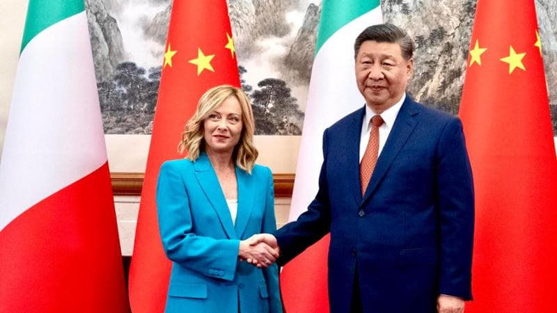 epa11505549 A handout photo made available by the Chigi Palace Press Office shows Chinese President Xi Jinping (R) shaking hands with Italian Prime Minister Giorgia Meloni (L) during their meeting in Beijing, China, 29 July 2024. Meloni is on her first official visit to China until 31 July 2024.  EPA/FILIPPO ATTILI/ PALAZZO CHIGI PRESS OFFICE HANDOUT HANDOUT EDITORIAL USE ONLY/NO SALES