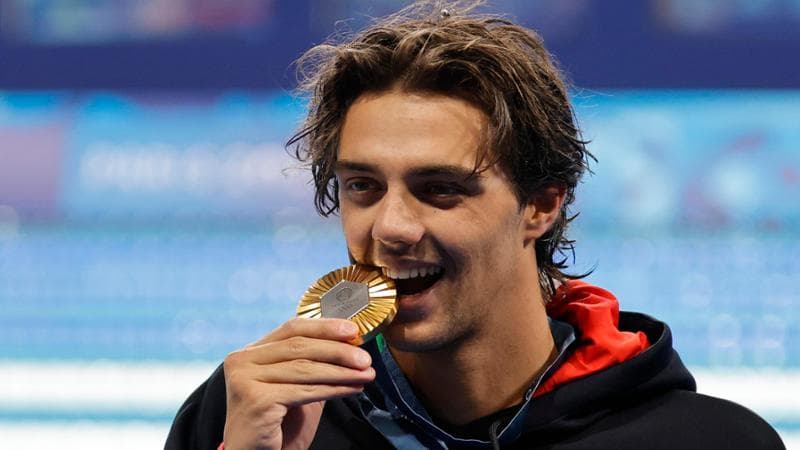 Olimpiadi Parigi 2024, le news di oggi: Ceccon vince la medaglia d’oro nei 100 dorso. Macchi argento nel fioretto. Judo, Lombardo sconfitto nella finale per il bronzo. Paltrinieri e De Tullio in finale degli 800 stile, Djokovic batte Nadal